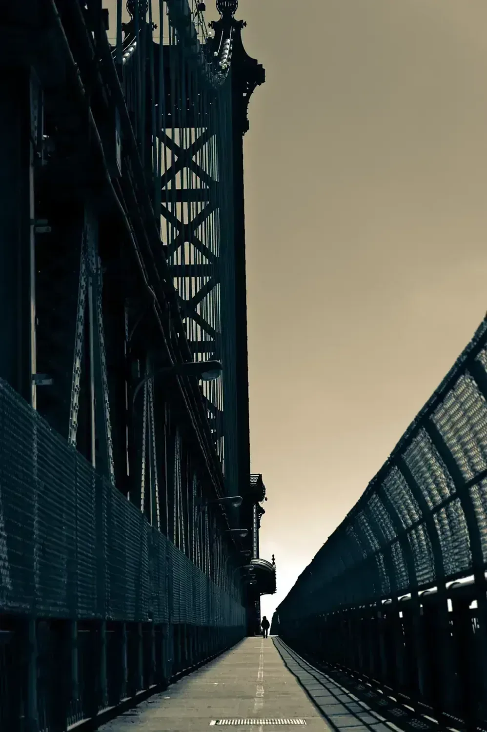 Manhattan Bridge, Gotham, The New York Trilogy