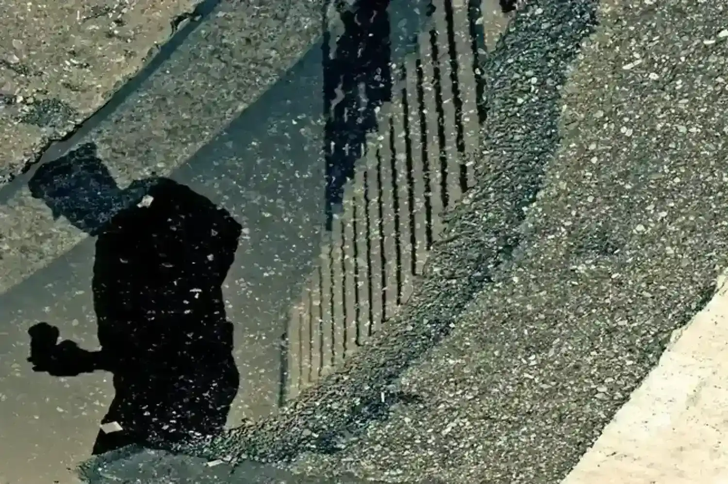 Policemen in the puddle, Gotham, The New York Trilogy