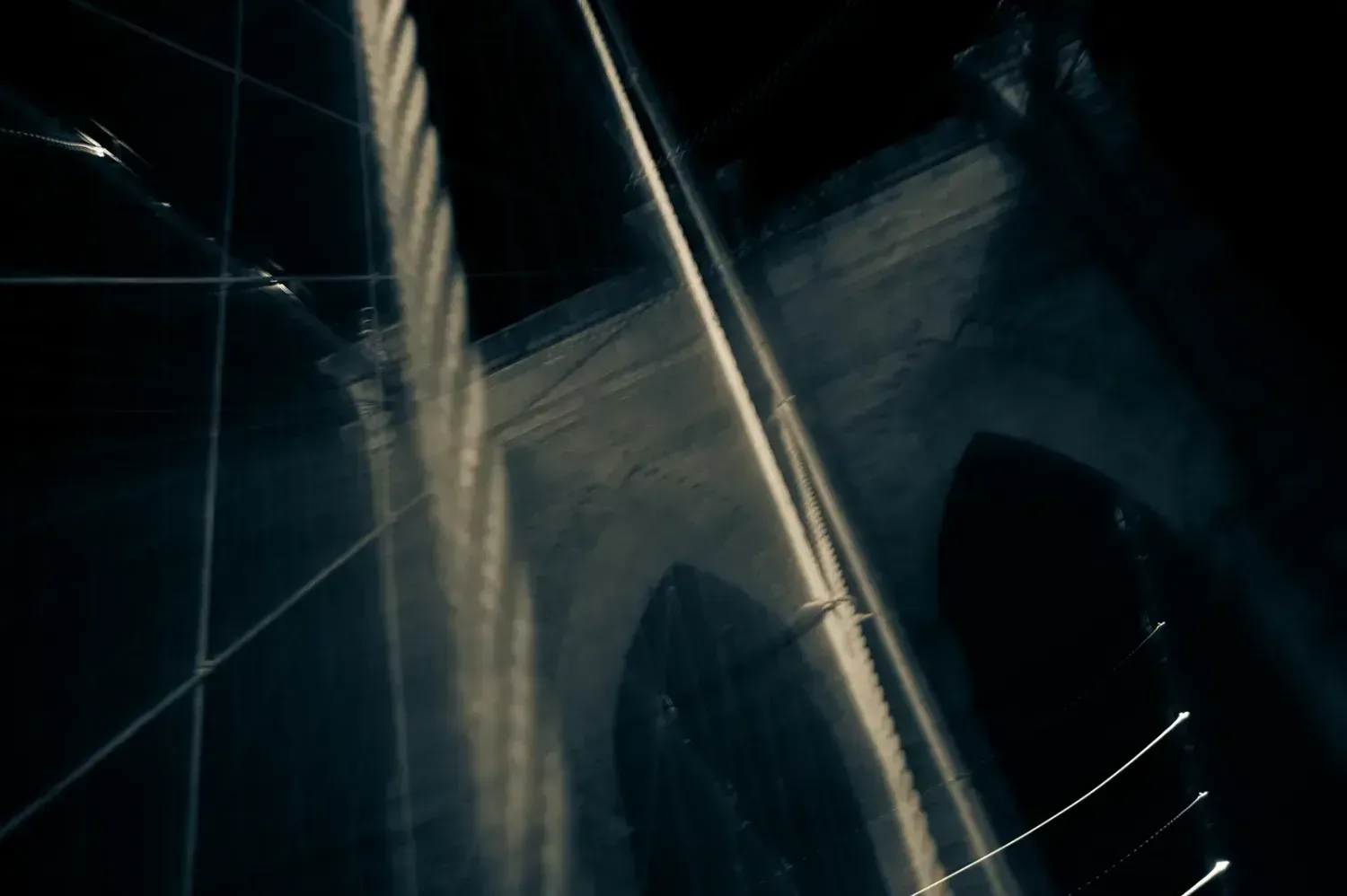 The web of cables, Metamorphosis, The New York Trilogy